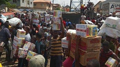 Badagry LG distributes food items to residents to cushion effect of subsidy removal [Twitter/@Agegenews]