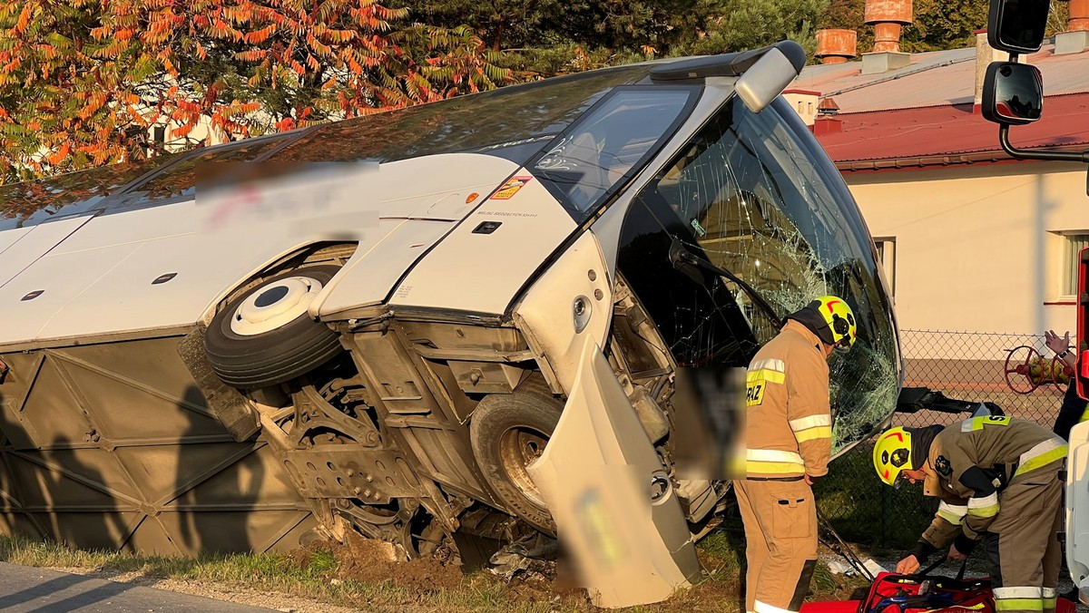 Wypadek autokaru na Podkarpaciu. Są poszkodowani 