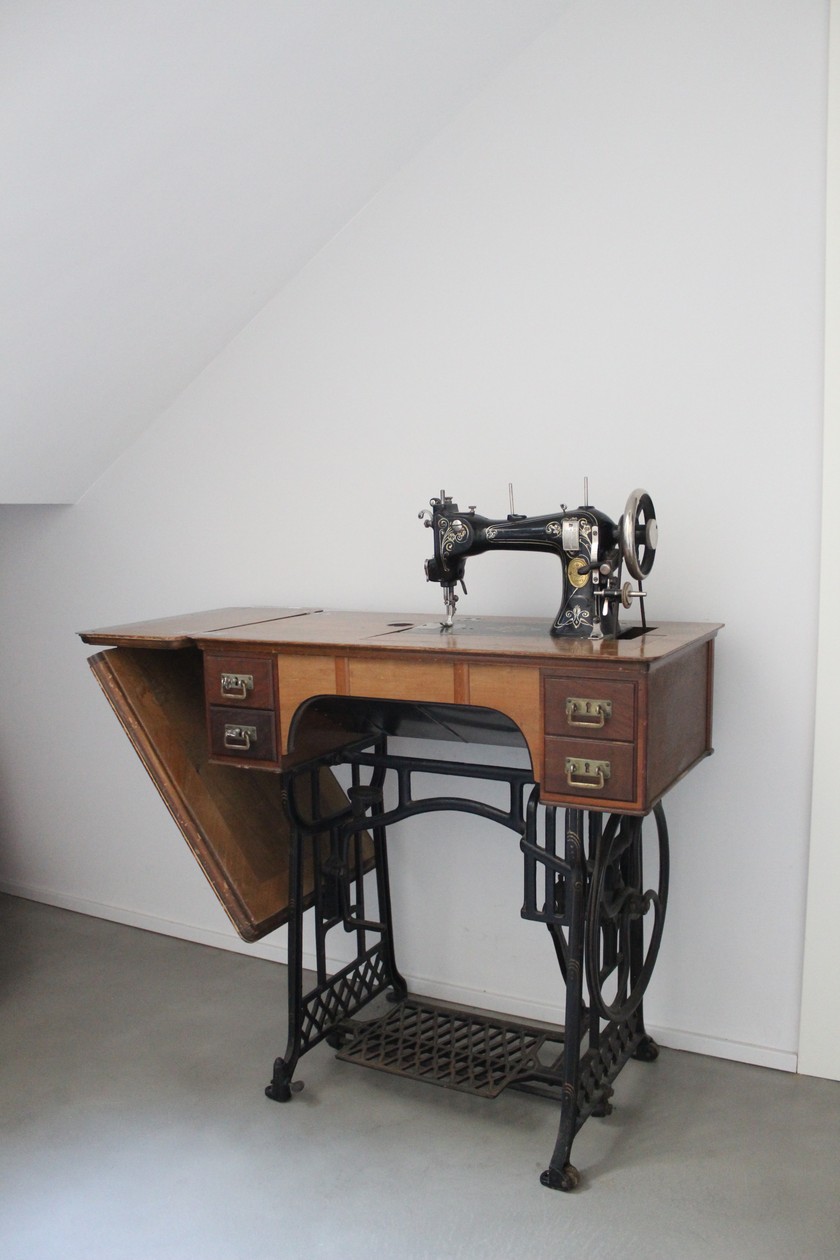 Ein Highlight für das Ehepaar: Die alte Nähmaschine der Vorbesitzerin. 