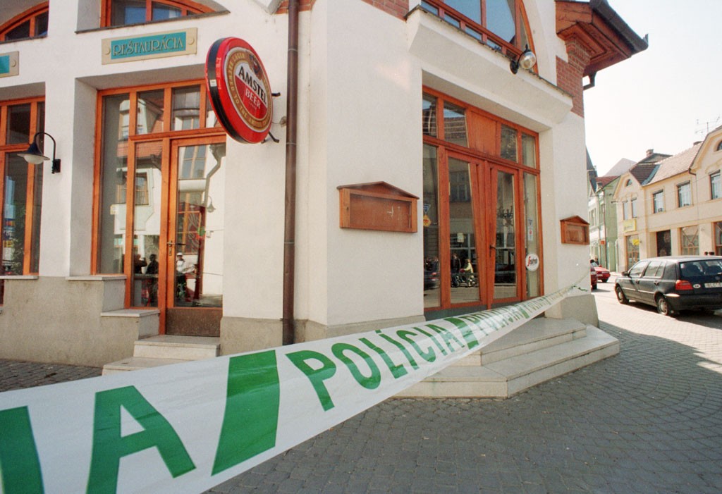Masaker sa odohral 25. marca 1999 v bare Fontána.