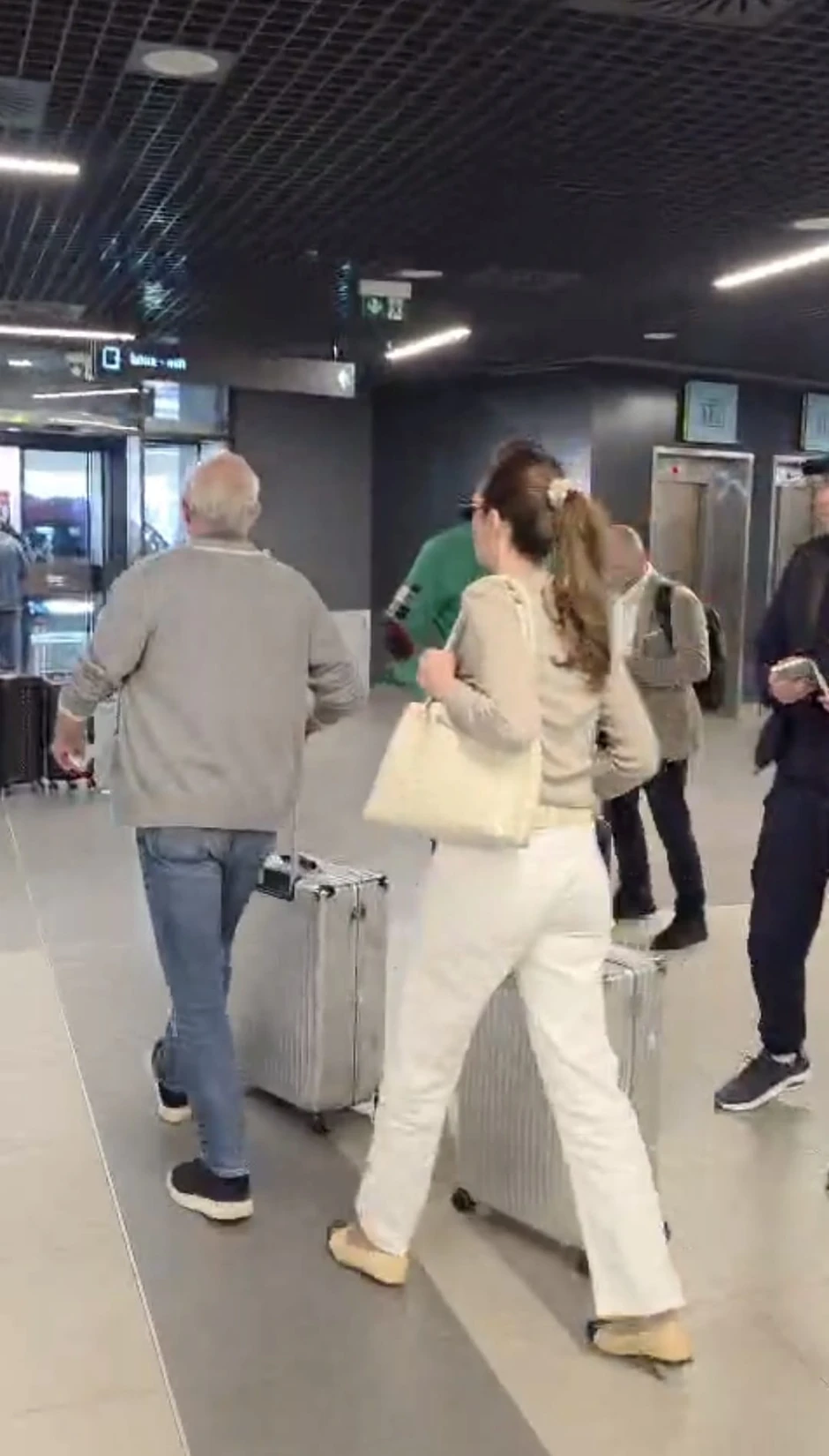 Anica i Lazar Ristovski na aerodromu