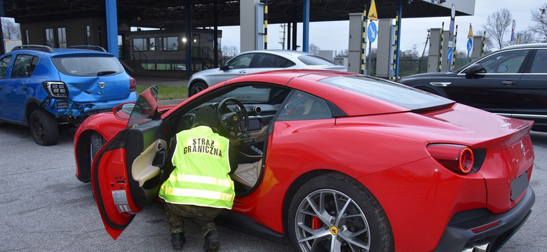 Ferrari warte fortunę odzyskane w Polsce. To sensacyjne znalezisko