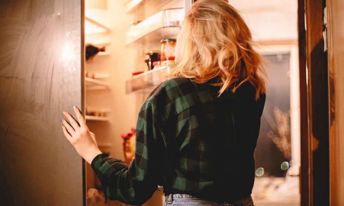 Lekarz radzi, unikać tego napoju wieczorem. Nie chodzi o kawę