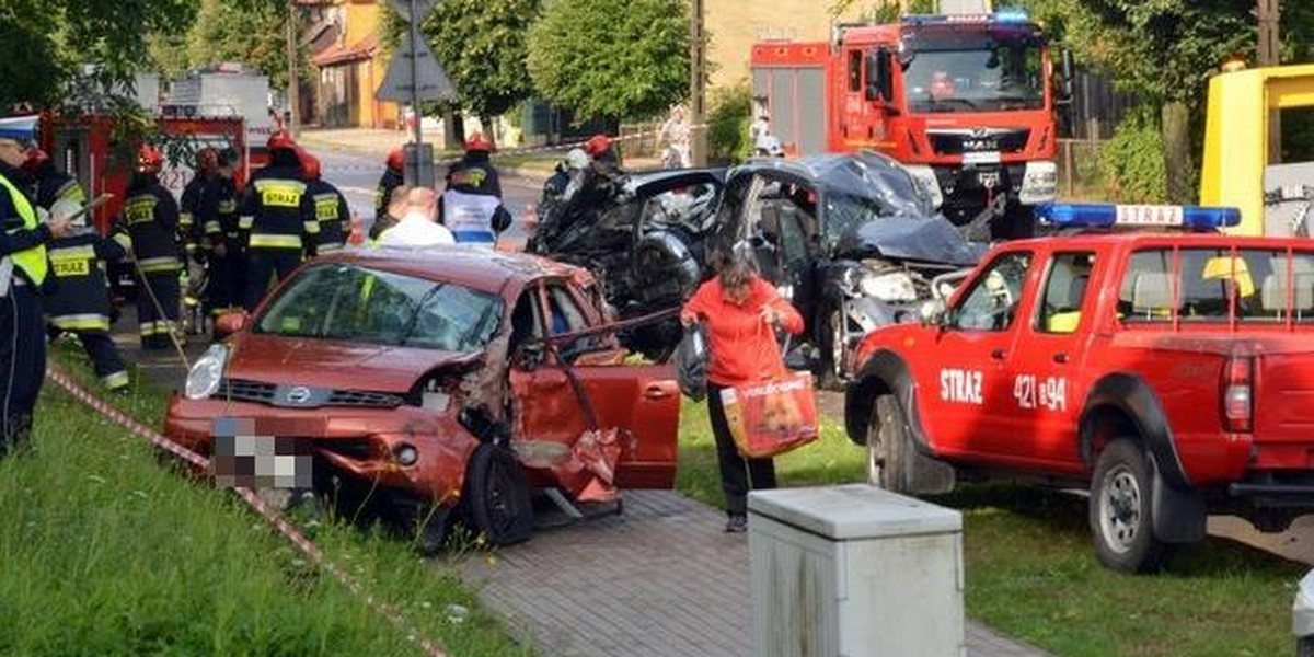 Karambol przy przejeździe kolejowym. Są ranni