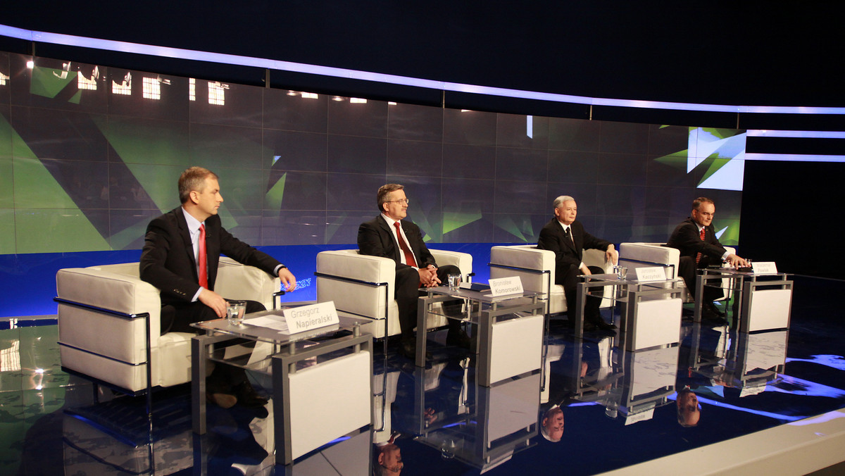 Od lewej: Grzegorz Napieralski (SLD), Bronisław Komorowski (PO), Jarosław Kaczyński (PiS) i Waldemar Pawlak (PSL), fot. PAP/Tomasz Gzell