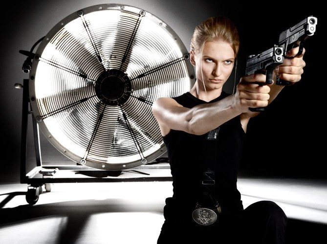 Anna Piszczałka jako Angelina Jolie w roli Lary Croft