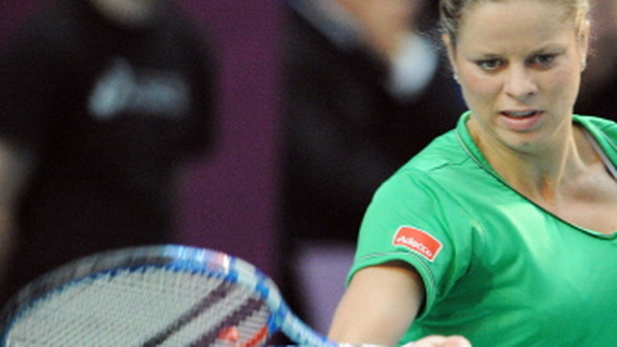 Białorusinka Wiktoria Azarenka wyeliminowała wiceliderkę rankingu tenisistek Belgijkę Kim Clijsters 6:3, 6:3 i awansowała do półfinału turnieju WTA Tour na twardych kortach w Miami (pula nagród 4,5 mln dol.). Teraz zagra z Rosjanką Wierą Zwonariewą (nr 3.).