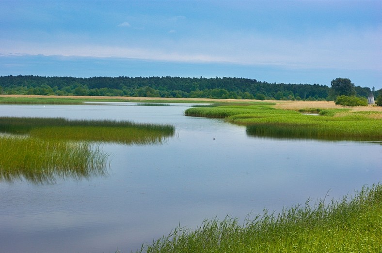 Duże Jezioro Przybrzeżne Na Terenie Słowińskiego Parku Narodowego Łeba i Słowiński Park Narodowy - na rowerze, w kajaku, na spacerze