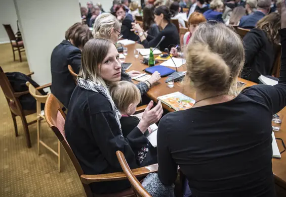 Poprawki PiS do projektu "Za życiem". Przedstawicielka "czarnego protestu" zlekceważona przez komisję