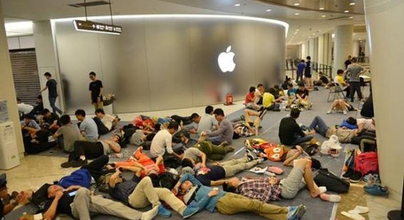 People queue outside an Apple Store in Naijing