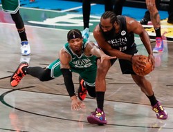 Nets i Mavericks coraz bliżej awansu. Lakers odrobili straty