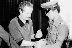 Adam Michnik pisze z więzienia list do gen. Kiszczaka: Wiem, że zapłacę wysoką cenę...