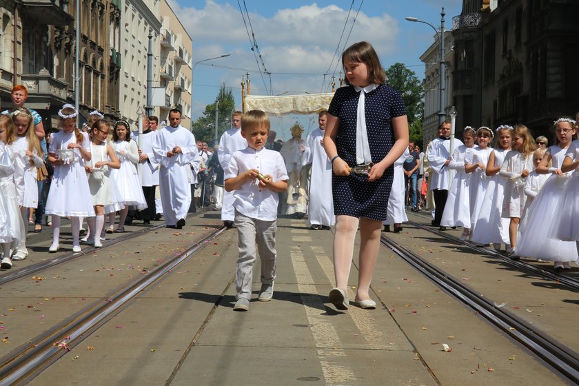 Obchody Bożego Ciała w Łodzi. Liczne procesje na ulicach