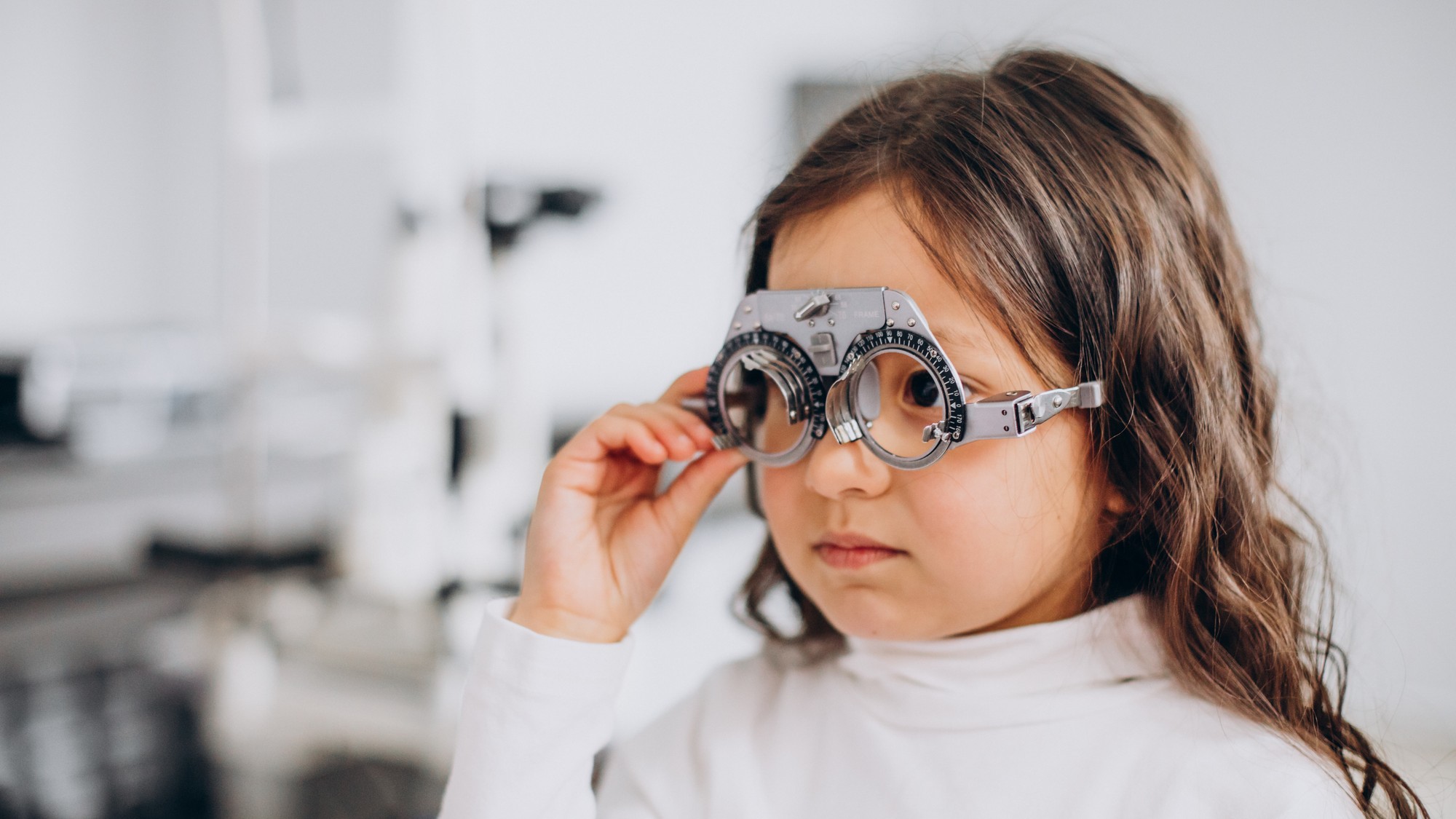 Krátkozrakosť bola oficiálne uznaná za civilizačné ochorenie a trápi čoraz mladšie deti.