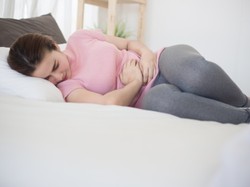 Jeszcze ból menstruacyjny czy już endometrioza? Lekarz odpowiada