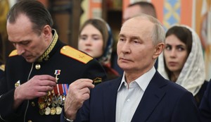 Vladimir Putin u Crkvi Svetog Georgija Pobedonosca na pravoslavni Božić