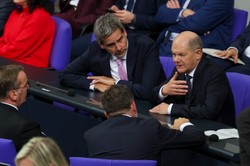 Olaf Scholz bez wotum zaufania. Opozycja grzmi: Wystąpienie kanclerza "bezczelne", "skompromitował Niemcy"