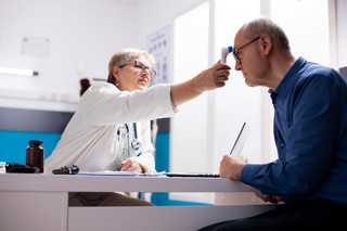 Fala grypy w Polsce przyspiesza. Ponad tysiąc zgonów i coraz więcej zwolnień lekarskich