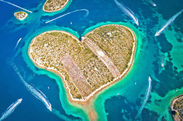 Galešnjak ze względu na naturalny kształt serca nazywana jest "Wyspą Miłości"
