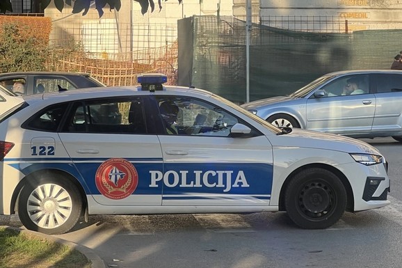 DRAMA U BIJELOM POLJU! Majka pretila maloletnom sinu da će ga izbosti nožem, pa nasrnula na njega i nanela mu TEŠKE POVREDE: Policija odmah reagovala