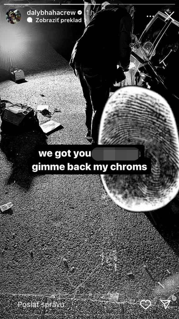 "Máme ťa, vráť mi moje Chroms (značka okuliarov, pozn. red.)," vyzval raper.