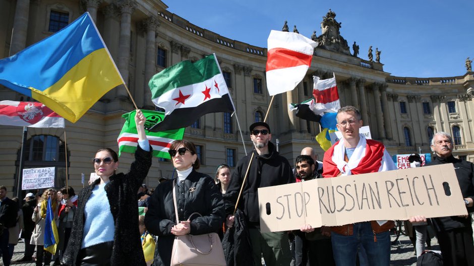 Protesty w Niemczech przeciwko rosyjskiej agresji na Ukrainę