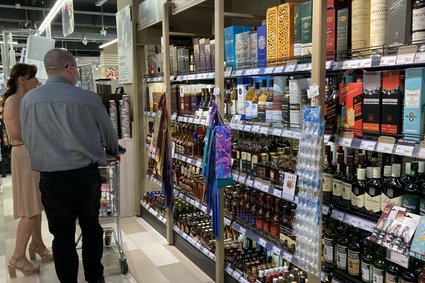 Ministerstwo Finansów chce podwyżki akcyzy na papierosy i alkohol. I tak co roku