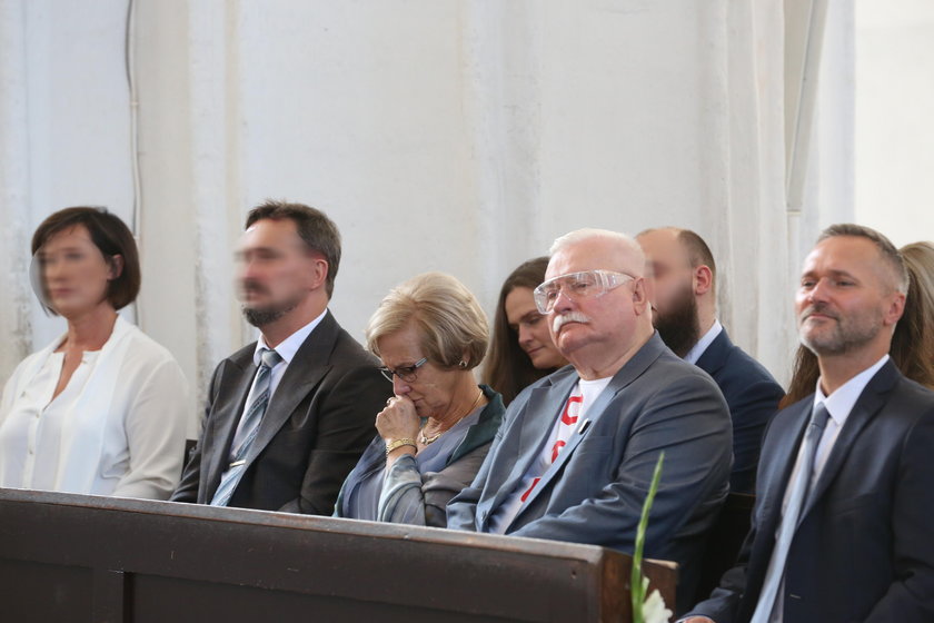 Były prezydent Lech Wałęsa z małżonką Danutą i synem Jarosławem