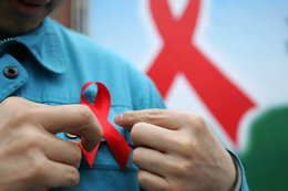 W ciągu 10 lat nadejdzie druga fala epidemii AIDS. Ocalić przed nią może szczepionka