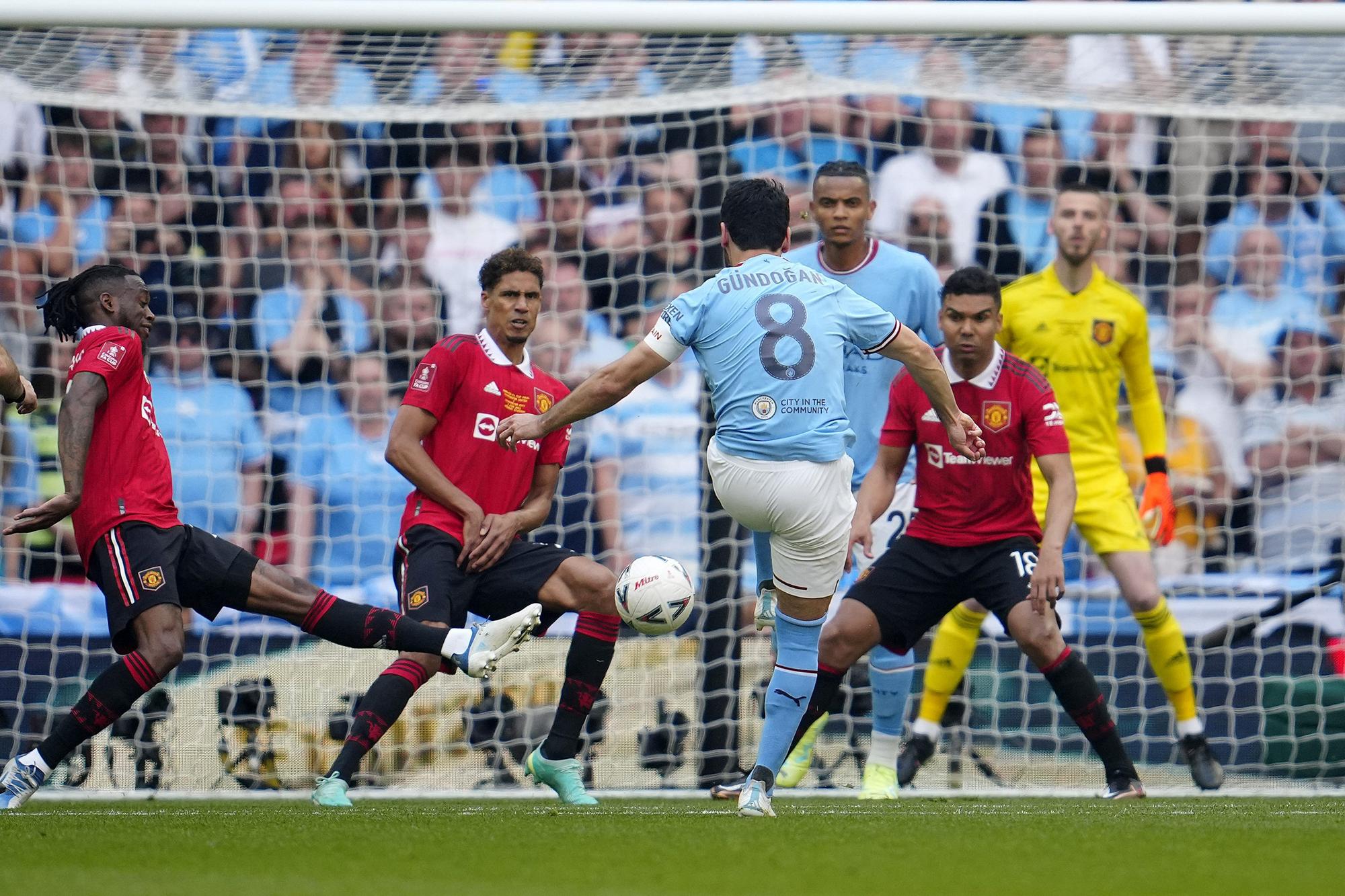 FA Cup: Manchester City - Manchester United (finále).
