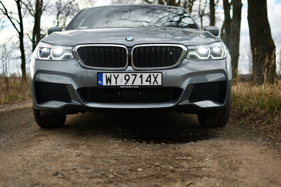 BMW 640d xDrive Gran Turismo za ponad pół miliona złotych to samochód usportowiony, a jednocześnie komfortowy i przyciągający wzrok. 