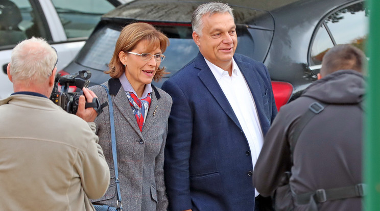 Orbán Viktor a feleségével érkezett a szavazókörbe / Fotó: Isza Ferenc