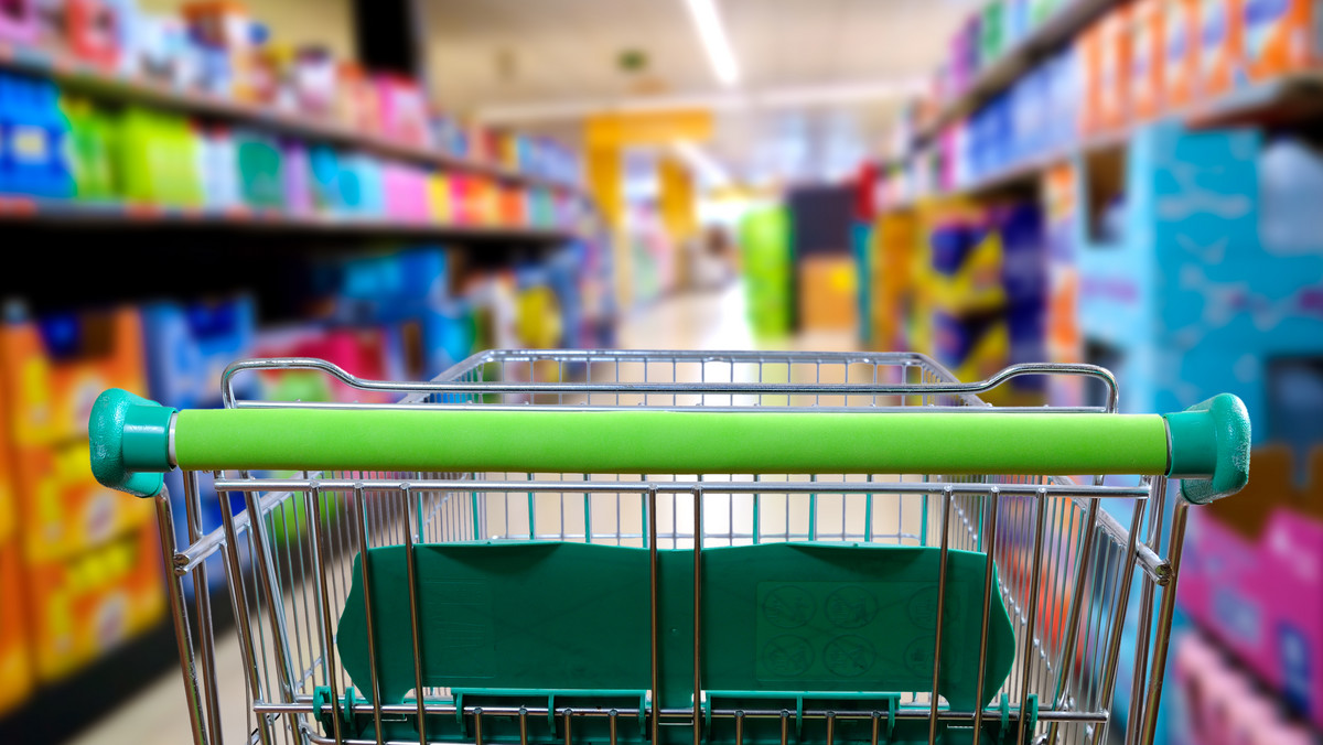 Auchan i Makro to sieci, w których można dokonać najtańszych zakupów. Na drugim końcu zestawienia znalazły się Selgros i Tesco - wynika ze styczniowego Raport Koszyka Zakupowego, przygotowanego przez ASM Sales Force Agency.