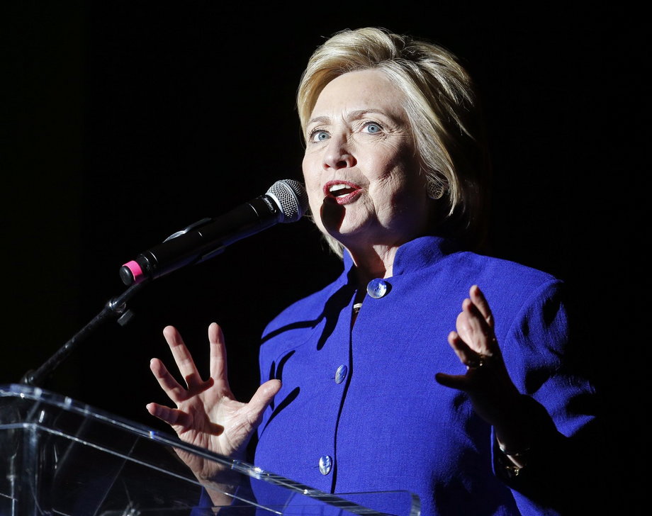 Hillary Clinton w wakacyjnej pracy patroszyła ryby