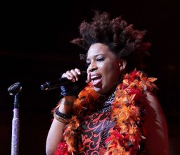 Macy Gray. Burza włosów i chrypka