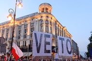 protestujący przed Pałacem Prezydenckim