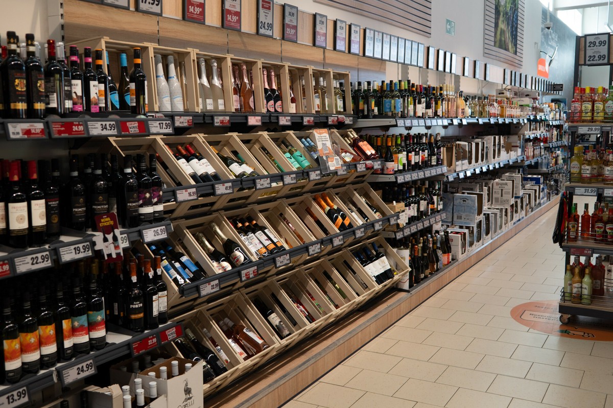 Nowy sondaż o dostępie do alkoholu. Takie stanowisko mają Polacy