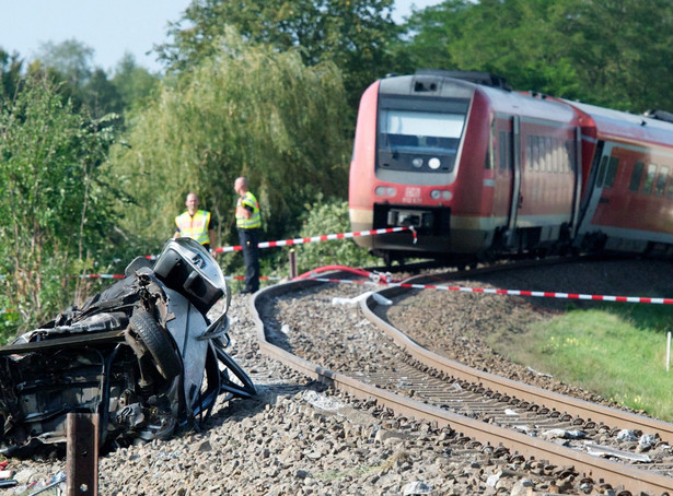 Nieuważny kierowca spowodował katastrofę kolejową