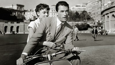 Audrey Hepburn i Gregory Peck w filmie „Rzymskie wakacje w reż. Williama Wylera, 1953 r.