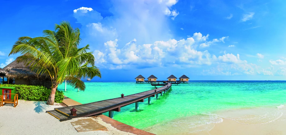 Malediwy. Tropikalne plaże z białym piaskiem zachęcają do totalnego relaksu.