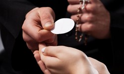 Episkopat wydał dekret dopuszczający kobiety do udzielania Komunii