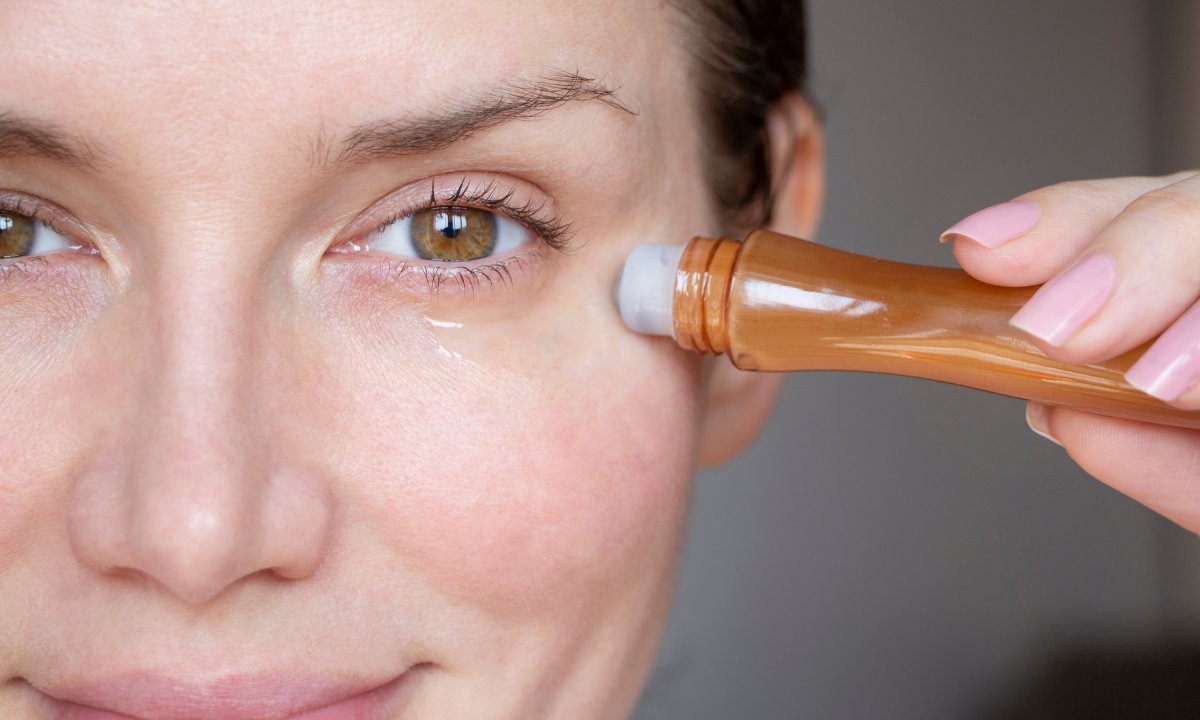 Ten krem z masażerem pomaga walczyć z zatrzymaną wodą w organizmie! Koniec z opuchlizną!