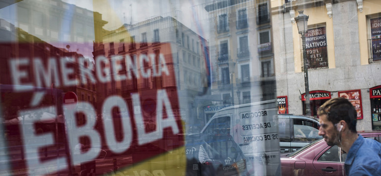 Hiszpanie nie odkazili karetki po eboli. Nowe przypadki choroby