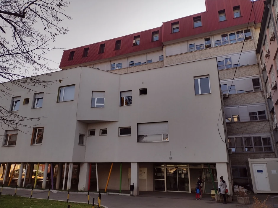 Zgrada u kojoj su smestene dečje klinike Kliničkog centra u Nišu 