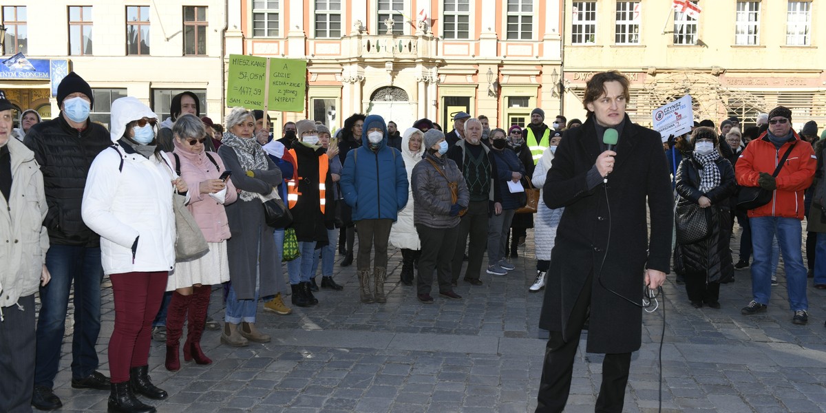 Wielu z protestujących będzie teraz płacić od 1400 do 1800 zł czynszu miesięcznie. Dla seniorów mających 1500 zł emerytury jest to suma niemożliwa do zapłacenia.