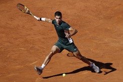 19-letni Hiszpan zrobił to, co nie udało się Hurkaczowi. Pokonał Djokovica