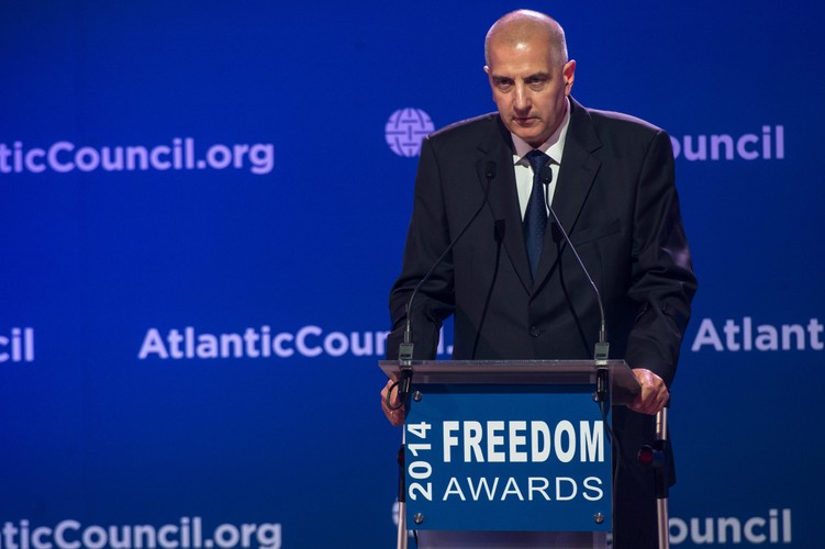 Rafał Dutkiewicz jest właścicielem domu o wartości 1 mln 200 tys. zł, trzech mieszkań, oraz gospodarstwa rolnego. Na co dzień jeździ Hyundaiem i30 (rocznik 2010). Jest zobowiązany do spłacenia dwóch kredytów mieszkaniowych oraz pożyczki hipotecznej we frankach.
<br><br>
(Maciej Kulczyński/PAP)