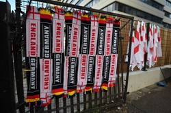 Niemcy chuligani napadli na angielskich kibiców w Londynie [WIDEO]