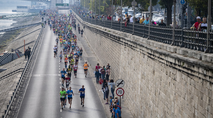 Újra kellett éleszteni egy futót a vasárnapi Budapest Maratonon