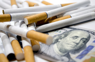 Palacze kupują tytoń z banderolą i zasilają budżet